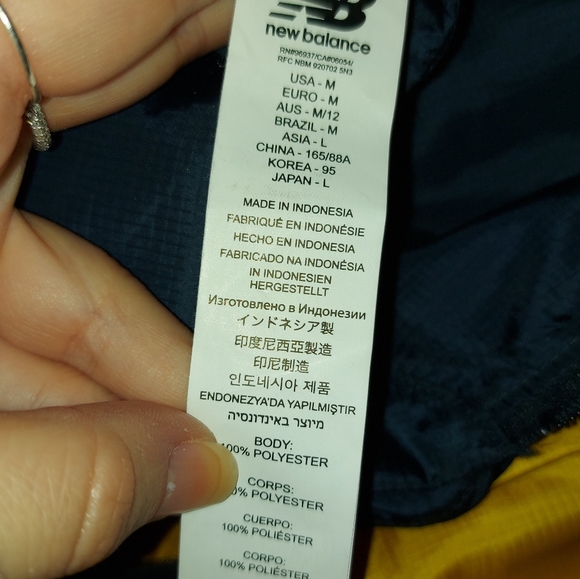 Nwt new balance fast flight jacket in yellow - Picture 5 of 8